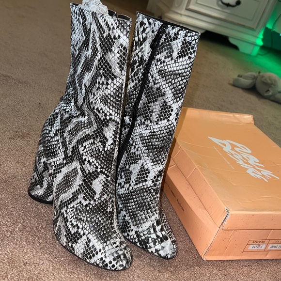 Snakeskin boots - Picture 1 of 5
